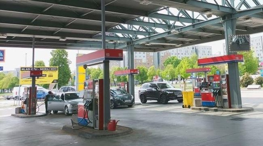 Bodo prevozniki blokirali Petrolove in OMV črpalke? (foto: M.P.)