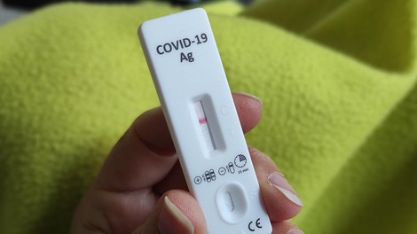 Potrjenih TOLIKO okužb s koronavirusom