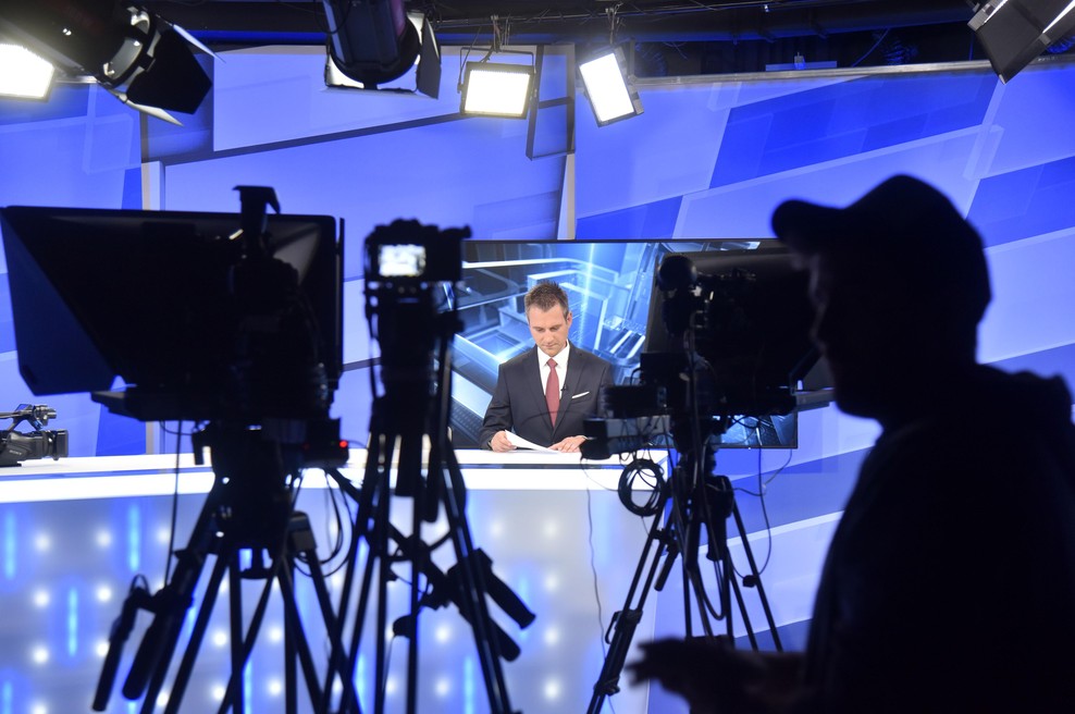 Ali imajo javni mediji v slovenskem prostoru svobodo tiska? (foto: Bobo)