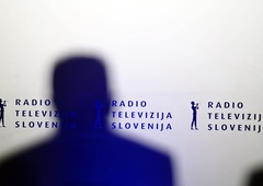 Kdo so zaposleni na javni RTVS, ki prejemajo višjo plačo kot premier (seznam)