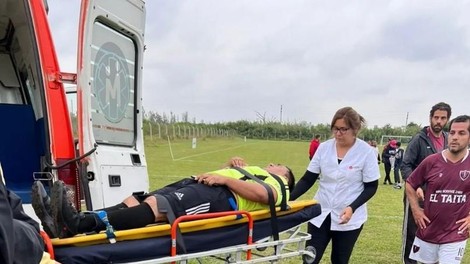 Šok: huligani ustrelili sodnika med polčasom nogometne tekme