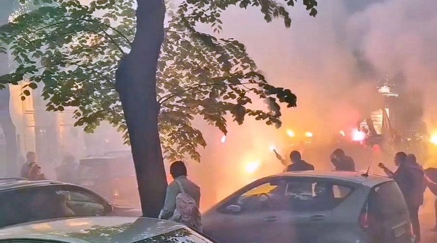 Neprimerno ali praznovanju primerno? Tako POBESNELO slavijo ob poroki (foto: Instagram/fotomontaža)
