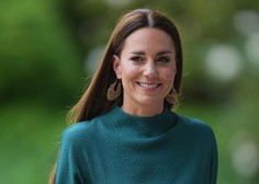 Kate Middleton za podelitev nagrade kraljice Elizabete II. za britansko oblikovanje izbrala elegantno pomladno obleko