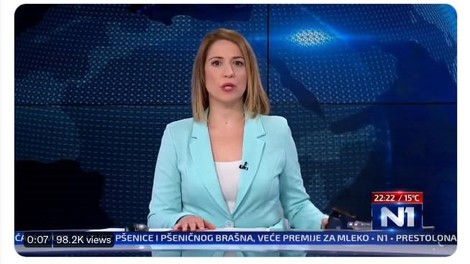 Sredi Dnevnika na srbski N1 je voditeljici zazvonil telefon. Takole se je znašla!