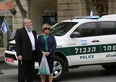 Napad v Izraelu: eden je streljal, drugi je bil oborožen s sekiro