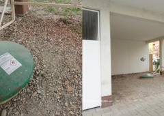 Saj ni res, pa je! Prodaja se garsonjera, ki nima niti sten niti vrat