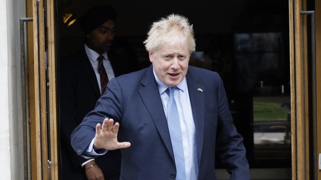 POGLEJTE, v čigavi družbi je Boris Johnson oddal svoj glas (foto: Profimedia)