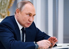 Bo ruska vojska ob dnevu zmage Putinu na pladnju prinesla "glavo nasprotnika?"