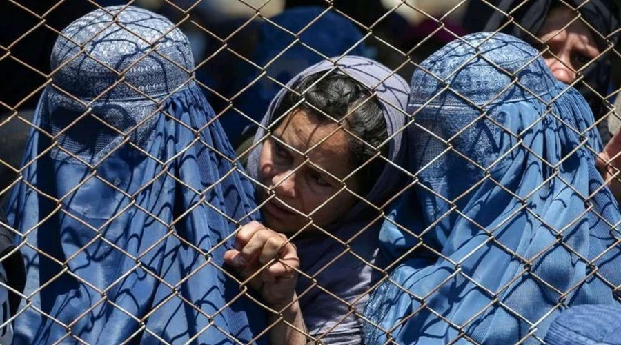 Afganistanke bodo smele v javnost le povsem zakrite (foto: STA)