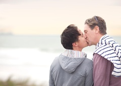 V obmorskem mestu odprli prvi bar za istospolno usmerjene