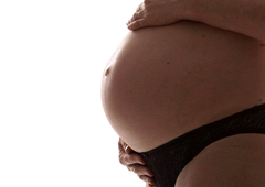 Bo hrvaška nosečnica, ki posega ne more opraviti doma, splavila v Sloveniji?