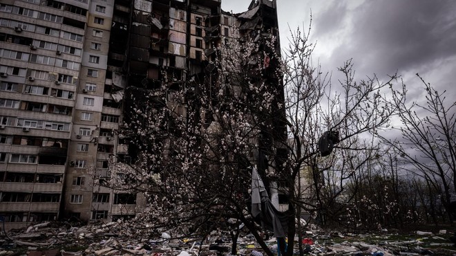 Rusi bombardirali šolo s civilisti, več smrtnih žrtev (foto: Profimedia)