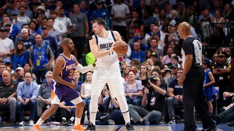Medtem ko je igral proti Dončiću, so na tribuni napadli družino NBA zvezdnika