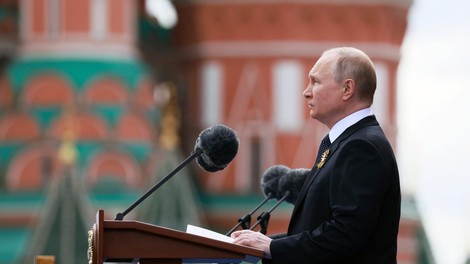 Putin ob dnevu zmage nad nacizmom upravičuje invazijo na Ukrajino