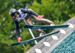 Skakalci in skakalke bodo po novem pristajali na plastiki