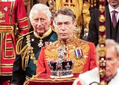 Kraljica je manjkala, zamenjal jo je princ Charles. Kako mu je šlo?
