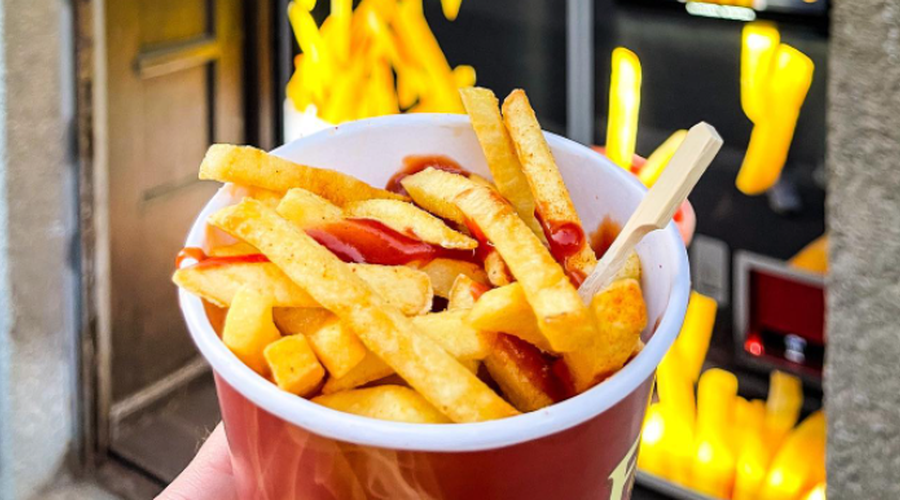 Si želite ocvrt krompirček? V tem slovenskem mestu vam ga bo naredil avtomat (foto: Facebook/Fud Snacks)