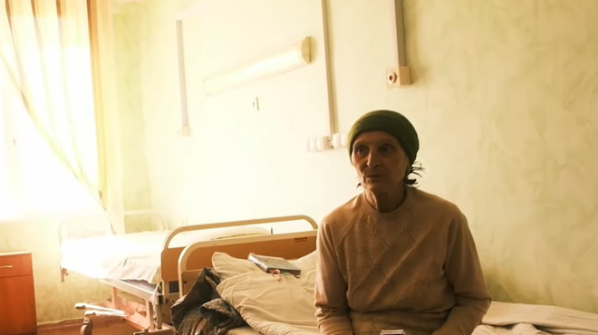 Ste že slišali za babico iz Ukrajine, ki je obnorela Ruse? (foto: Youtube/posnetek zaslona)