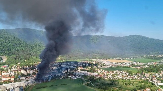Močna eksplozija v Kočevju: koliko je huje poškodovanih? (foto: Robert Latin)