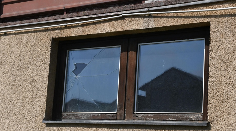 EKSKLUZIVNO: "Popokala so stekla, ljudje so se vrgli na kolena" (foto: Bobo)