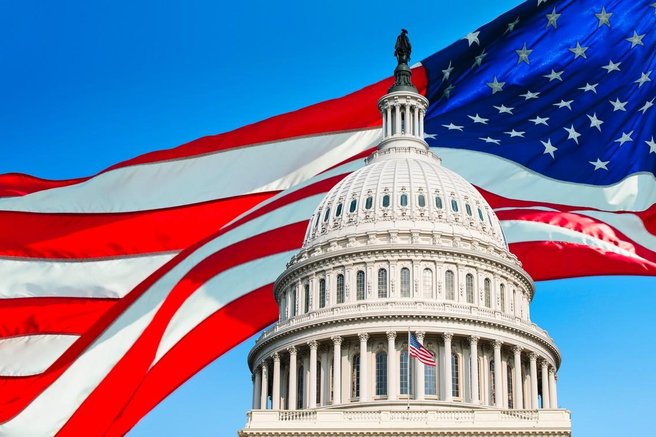 Odstopi, obtožbe o spolnem nasilju in samomor pomočnice – takšnega čiščenja na vrhu še ni bilo!