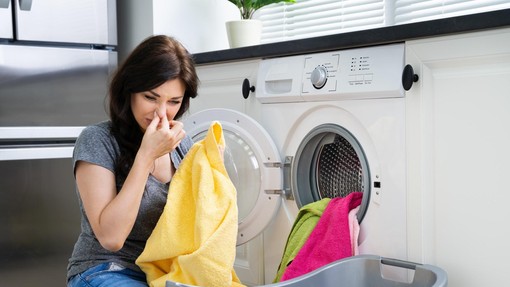 TAKO enostavno in učinkovito očistite pralni stroj