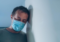 Zloglasno ameriško poročilo: covid-19 je verjetno nastal zaradi uhajanja iz laboratorija