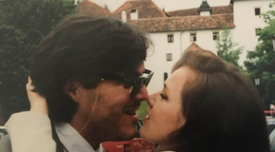 Tako je bil slovenski pevec videti na poročni dan. Bi ga prepoznali? (foto: Facebook Barbara Lapajne Predin)