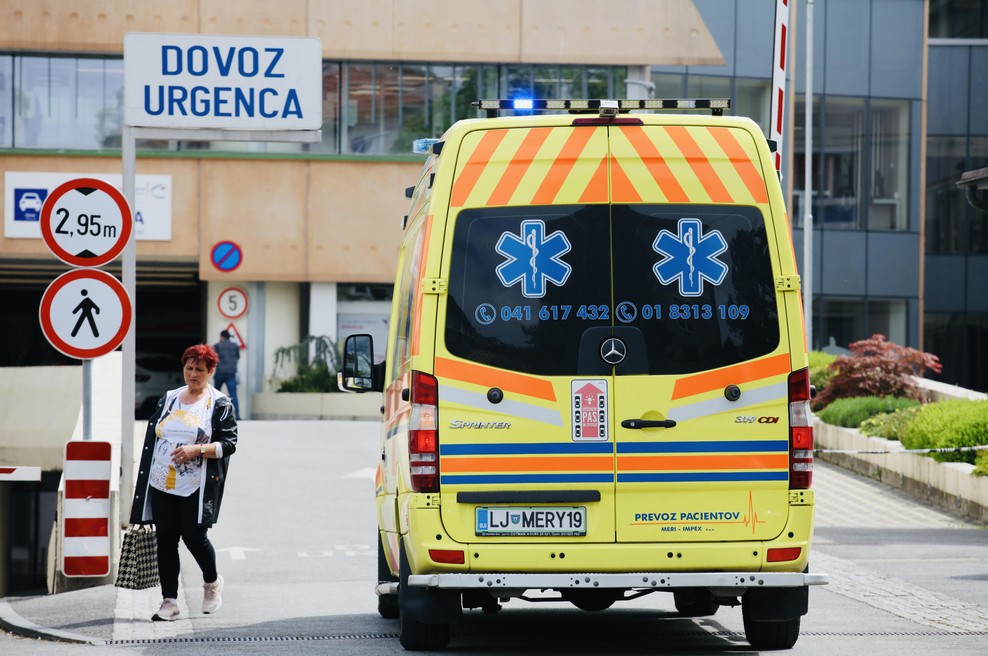 Reševalci spet na delu, moški padel 30 metrov v globel (foto: Aleksandra Saša Prelesnik)