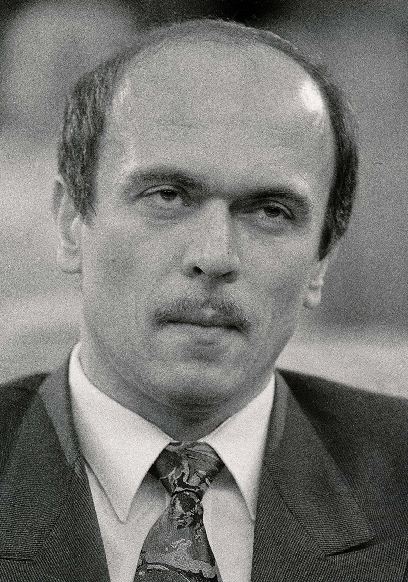Drnovšek je bil predsednik več slovenskih vlad, predsednik Republike Slovenije in predsednik Gibanja za pravičnost in razvoj.