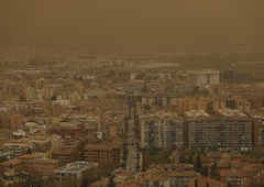 Nad Evropo prihaja KRVAVI dež