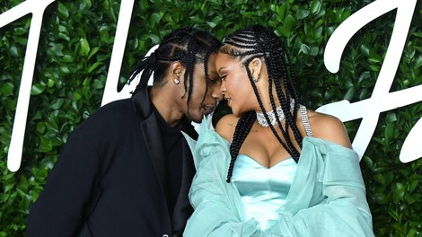 Rihanna rodila! Se je razveselila fantka ali deklice?