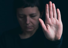 Veste, kdaj je čas, da odidete? Vsaka četrta ženska v Sloveniji je žrtev fizičnega nasilja