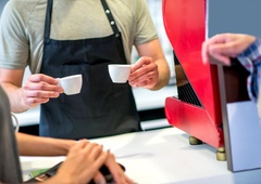 Škandal: zaradi (pre)drage kave gostincu naložili visoko globo