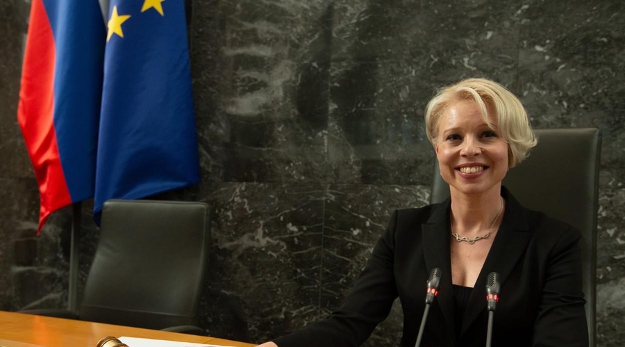 Urška Klakočar Zupančič se ne pusti: "Kot pravnico me bodo težko peljali na led." (foto: Profimedia)