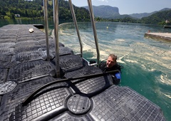 Kaj se je dogajalo na Blejskem jezeru? Toliko se jih ni še NIKOLI zbralo!