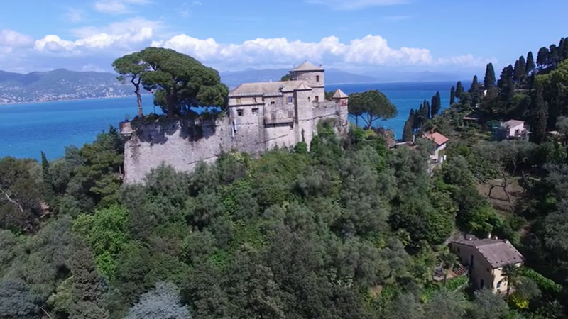 Castello Brown je zgodovinski hišni muzej visoko nad pristaniščem Portofino.