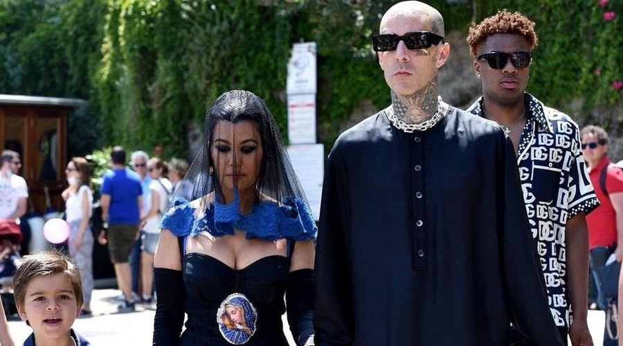 Nevesta kot črna vdova, ženin kot duhovnik: BIZARNI prizori s poroke leta čisto blizu nas (foto: Profimedia)
