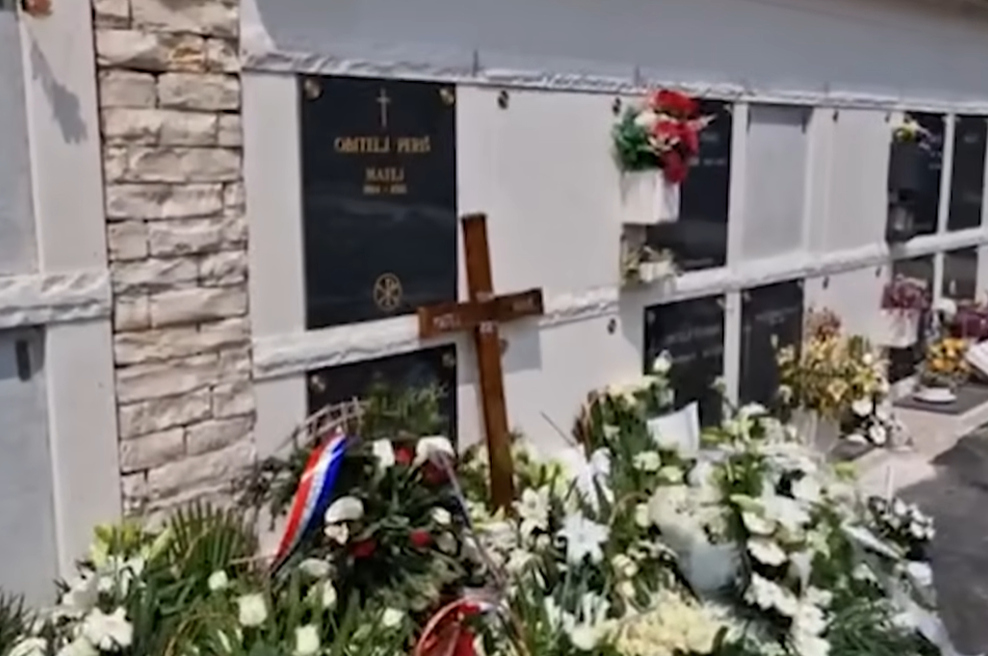 Tudi vi zajočete, ko jo slišite? Poslušajte, katera pesem je zadonela ob slovesu od Mateja Periša (foto: Screenshot/Youtube/Republika News)
