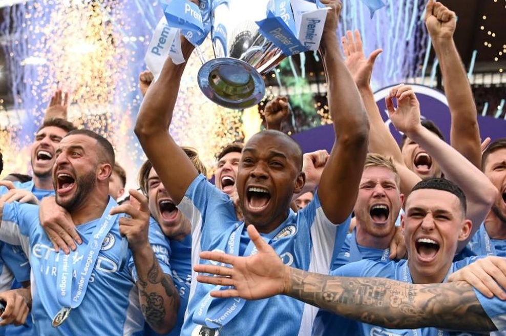 Naslov, ki jih je uvrstil med legende (foto: Twitter/Premier League)