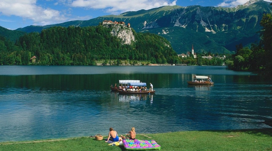 Velika novost na Blejskem jezeru (foto: Profimedia)
