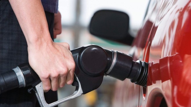 Vožnja bo spet dražja: znano je, koliko bomo za gorivo plačevali od polnoči dalje (foto: Profimedia)