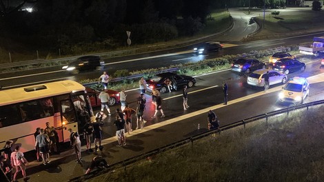 Po streljanju na avtocesti obsodba za nogometne navijače: kakšna je njihova kazen?