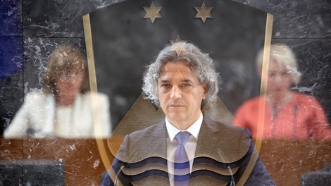 Državni zbor odloča o bodočem mandatarju Robertu Golobu