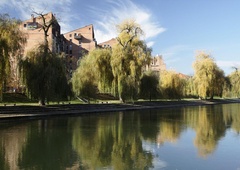 Na ljubljanskem otočku ležal onemogel moški s sončnimi opeklinami