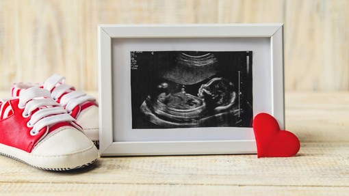 6 neobičajnih stvari, ki jih še nerojeni otrok počne v materinem trebuščku