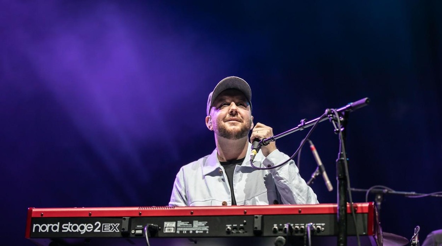 Kdo je NEZNANI pevec, ki nastopa kot predskupina 2CELLOS, poznamo pa VSE njegove PESMI? (foto: Profimedia)