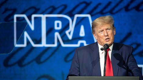 Kako se je Donald Trump odzval na streljanje v šoli?
