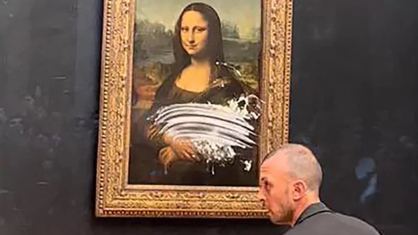 Saj ni res, pa je! V Mono Lizo je vrgel TORTO