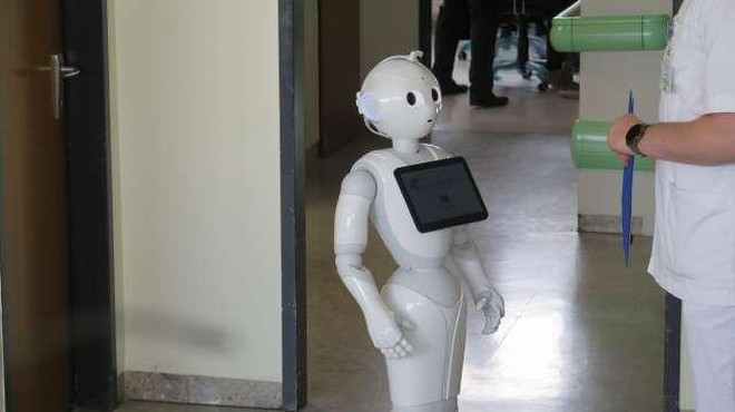 Delavce v teh poklicih bodo kmalu nadomestili roboti. Ste med njimi? (foto: Andreja Seršen Dobaj/STA)